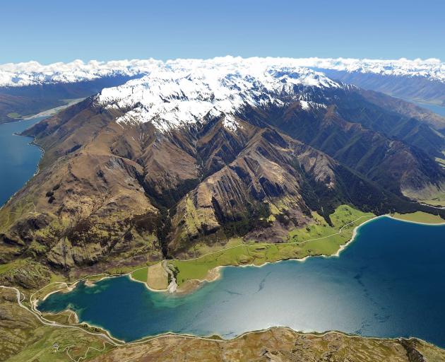  Hunter Valley Station, with (from left) Lakes Wakana and Hawea. Photo: Stephen Jaquiery