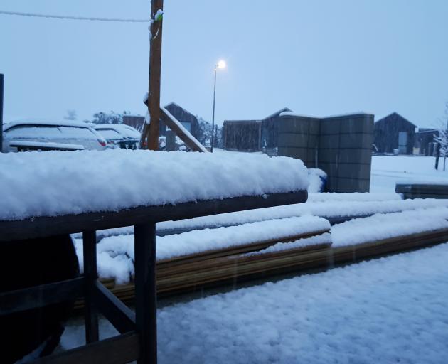 Heavy snow has blanketed Central Otago today. Photo: Supplied