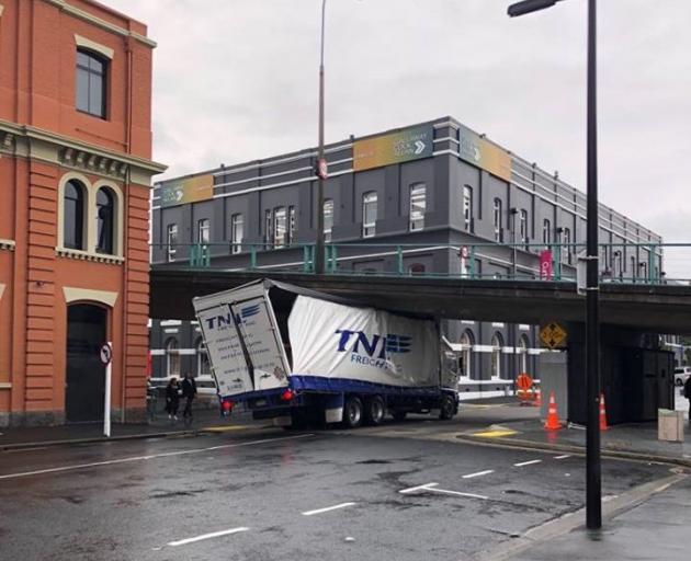 A TNL Freighting truck is stuck under the Jetty St overpass at the intersection with Vogel St. Photo: Supplied