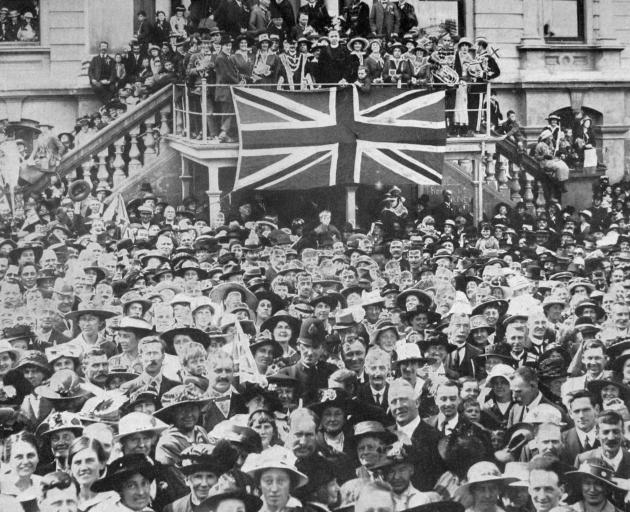 The crowd in front of the Dunedin Town Hall when the official announcement was made of the German...