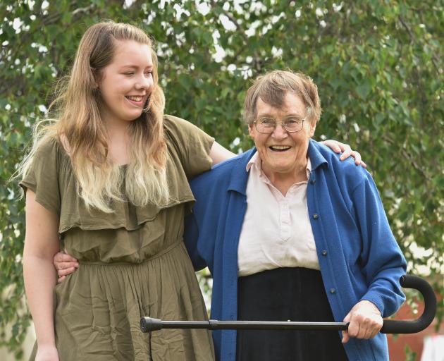 Emily Ewers (left) set up a Givealittle page which raised more than $3500 for fraud victim Jan Shallard. Photo: Peter McIntosh
