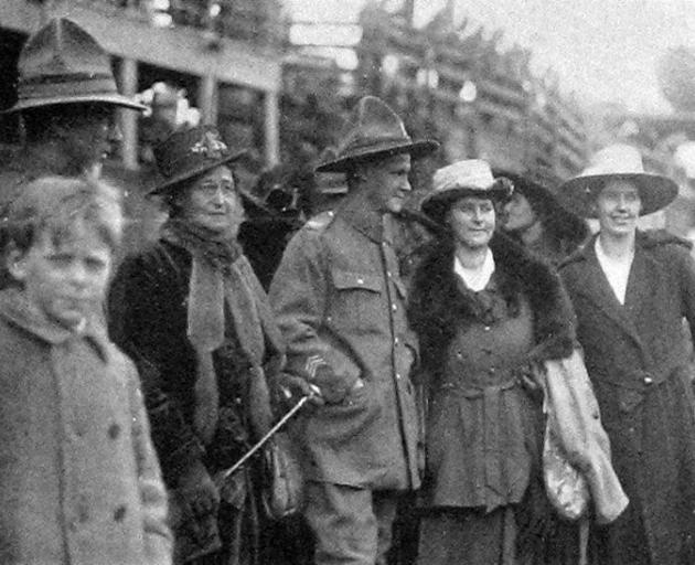 Returned soldiers reunited with relatives on the wharves at Port Chalmers after disembarking from the Tahiti. - Otago Witness, 22.1.1919. 