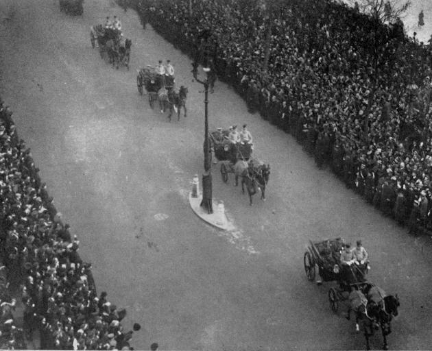 The homecoming of the British generals. A general view of the scene in London during the drive to...