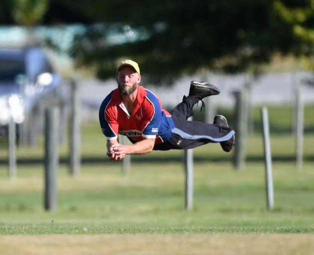 Adam Hubber takes a brilliant catch to put Jeff Wilson out. PHOTO: ANDREW CORNAGA/PHOTOSPORTNZ
