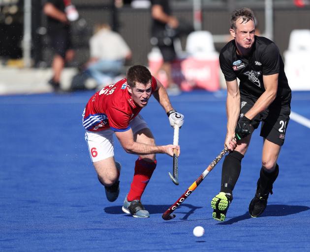 Henry Weir (L) of Great Britain battles with Hugo Inglis (R) of New Zealand during New Zealand's...