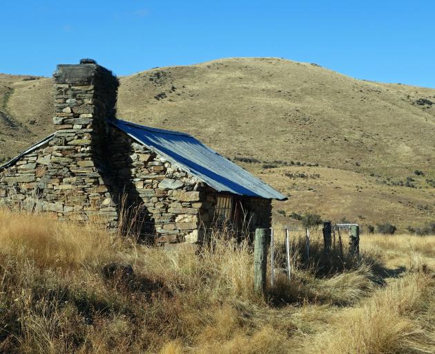 Polson’s Hut on Shirlmar Station was once the scene of deep sadness, as twin boys born here during winter in 1869 both died almost immediately because of the cold. The bike ride passed by this hut.