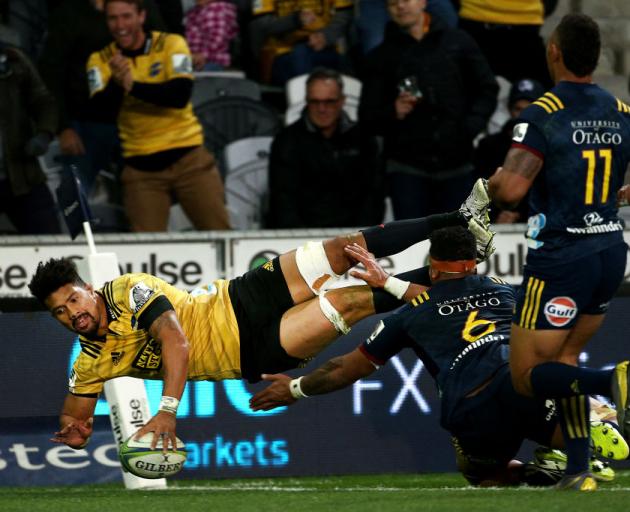 Ardie Savea scores in the corner as Shannon Frizell and Tevita Li try to get across in cover...