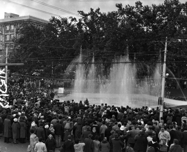 Crowds gather to watch the Star Fountain in the Octagon in the mid-1960s. PHOTO: THE EVENING STAR