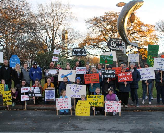 More than 40 teachers and supporter strike in Gore. Photo: Kayla Hodge