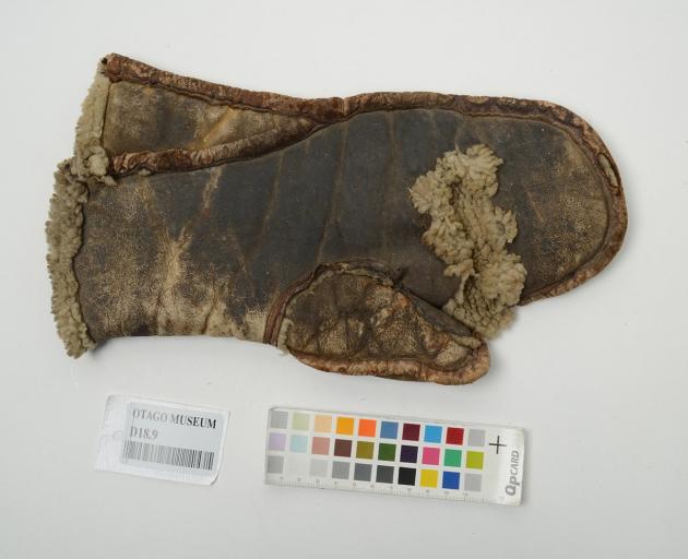 Steersman's glove. Photo: Otago Museum 