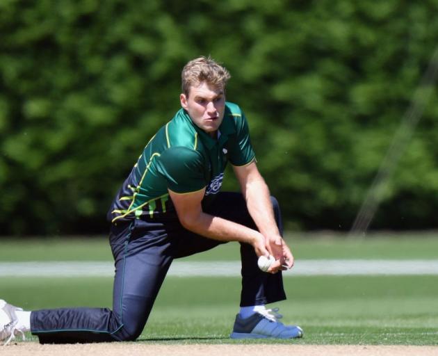 New Volts player Dean Foxcroft fields a ball for Central Districts. Photo: Getty Images