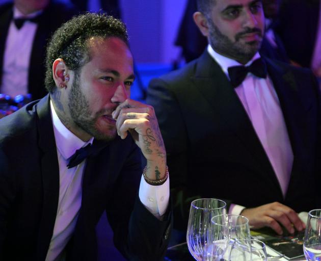 Neymar Jr. (left) at a gala event for his club side Paris saint Germain. Photo: Getty Images 