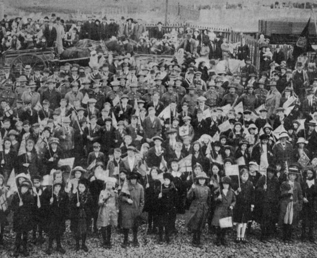 The peace celebrations at Owaka: Children, returned soldiers and members of friendly societies at the railway station. - Otago Witness, 30.7.1919 