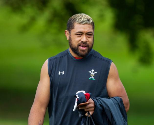 Taulupe Faletau at Wales training prior to picking up his injury. Photo: Getty Images