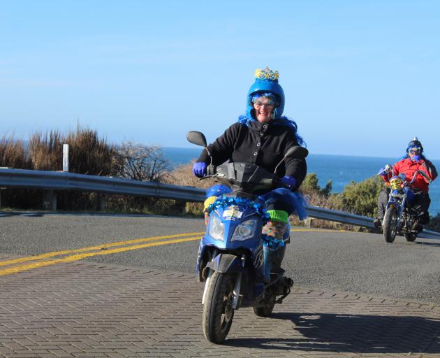 Riders Kim and Charlie McLeod, of Dunedin, leave Stirling Point.