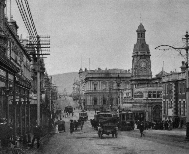 Princes St, Dunedin, looking north from Manse St corner. — Otago Witness, 11.12.1918.