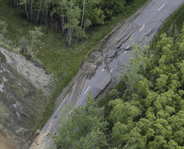 Road damage after the Kaikoura quake. GNS Science says in complex earthquakes like Kaikōura's, the biggest hazard is from land displacement, rather than shaking. Photo: RNZ/Rebekah Parsons-King Road damage after the Kaikoura quake. GNS Science says in complex earthquakes like Kaikōura's, the biggest hazard is from land displacement, rather than shaking. Photo: RNZ/Rebekah Parsons-King