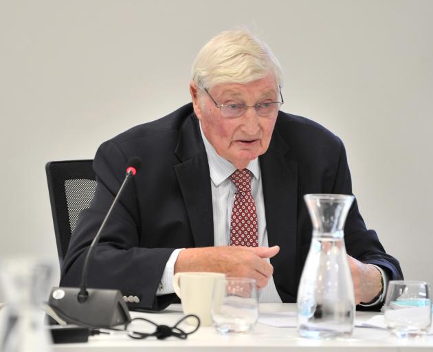 Ministry for the Environment-appointed independent investigator Prof Peter Skelton is questioned by the Otago Regional Council yesterday. Photo: Christine O'Connor