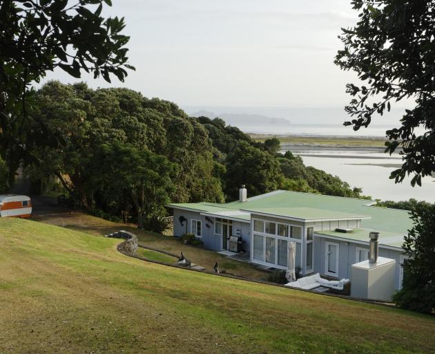 Butterfly House, the fibrolite bach at Mangawhai Heads. Photos: Studio La Gonda 