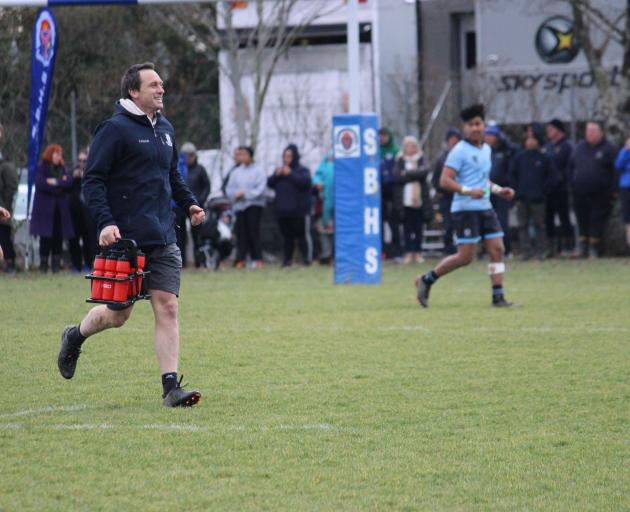 Former All Black Ben Smith brings on the drinks for King’s. PHOTOS: KAREN PASCO


