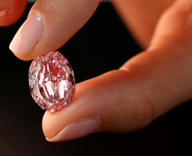 A model poses with "The Spirit of the Rose" purple-pink diamond in Geneva. Photo: Reuters