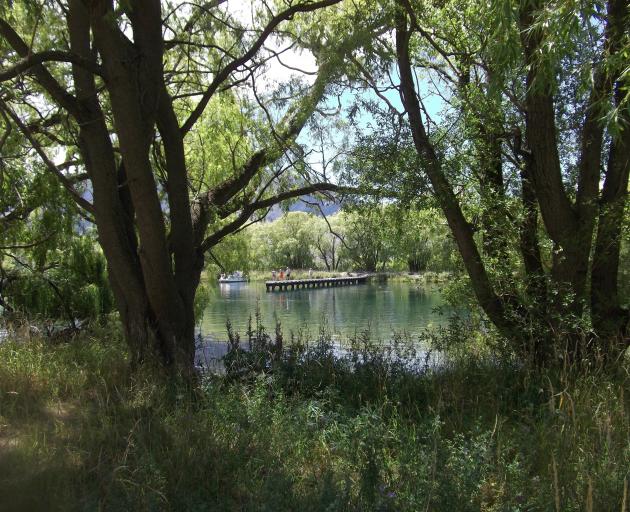 Sailors Cutting provides welcome shade.