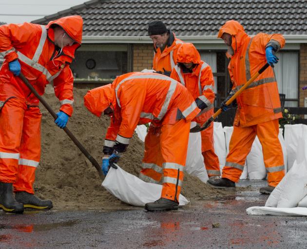 Delta workers fill sand bags at Memorial Park in Mosgiel this afternoon. PHOTO: GERARD O'BRIEN