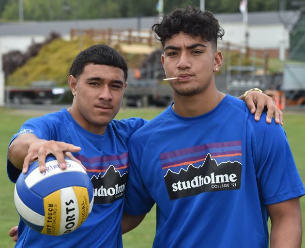 Taani Fangupo and Lawrence Ualesi, of Studholme College, get ready to play netball.