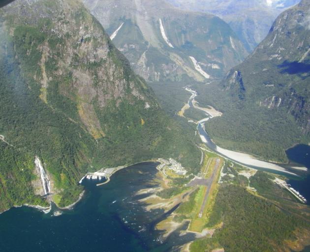 Milford Sound Airport. Photo: Gordon Wrigley/Wikipedia