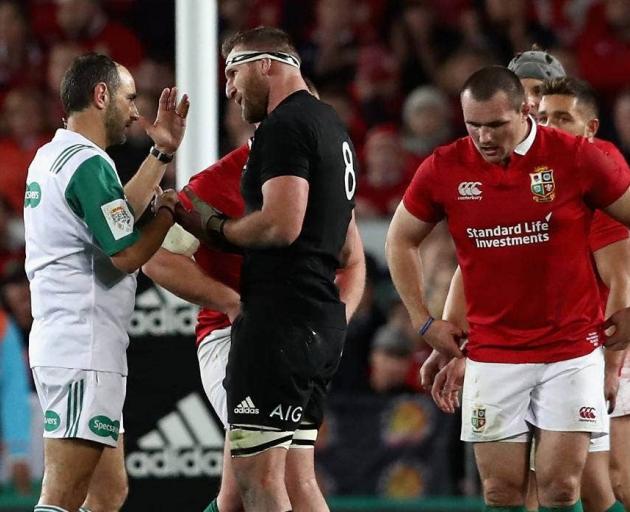 Kieran Read pleads with Romain Poite. Photo: Getty Images