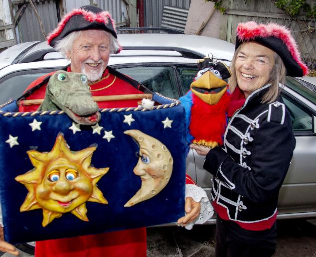 Natural Magic Pirates puppeteers Kerry and Mary McCammon. Photo: Geoff Sloan