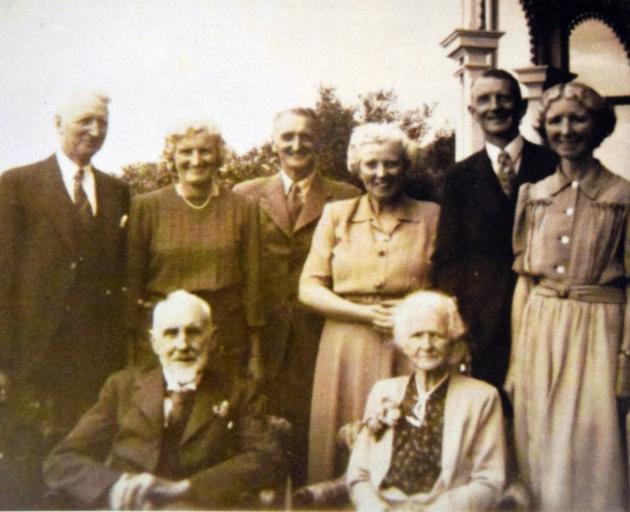 George and Ettie Woodhead (front) celebrate their golden wedding anniversary with their children ...