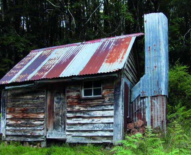 Martin's Hut, Longwood Range. PHOTO:GEOFF SPEARPOINT