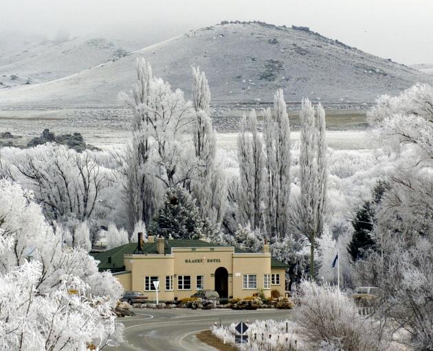 Blacks Hotel at Ophir provides some colour to a winter landscape in July, 2007. PHOTO GERARD O’BRIEN