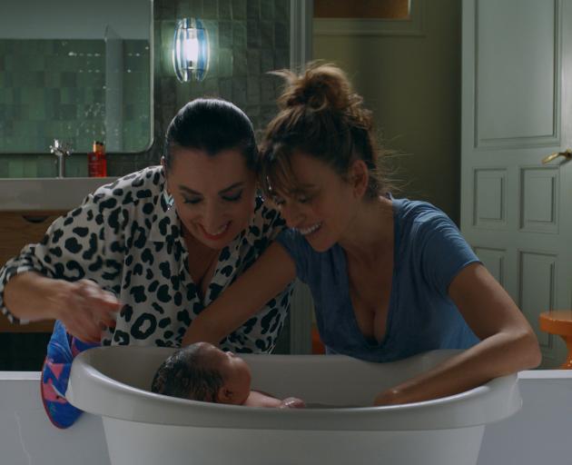 Rossy de Palma and Penelope Cruz in Parallel Mothers.