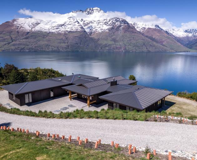 This Japanese-inspired home makes the most of its location right next to Lake Wakatipu. PHOTOS:...