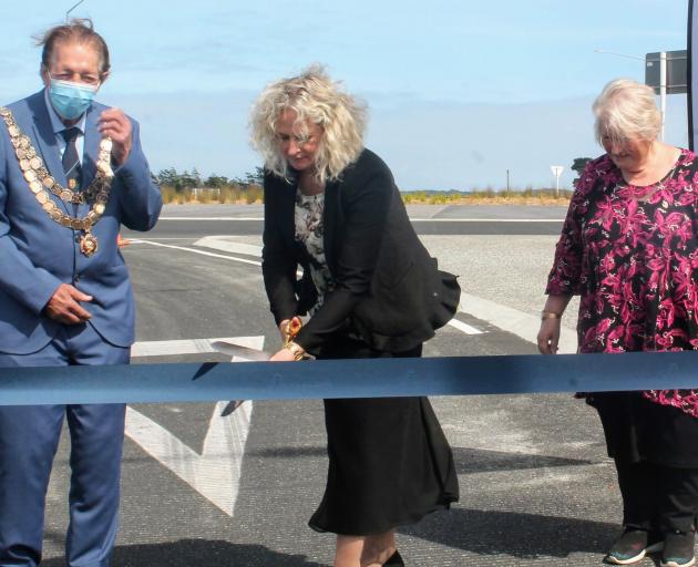 Ready to cut the ribbon for the opening of the Elles Rd/State Highway 1 roundabout yesterday are ...
