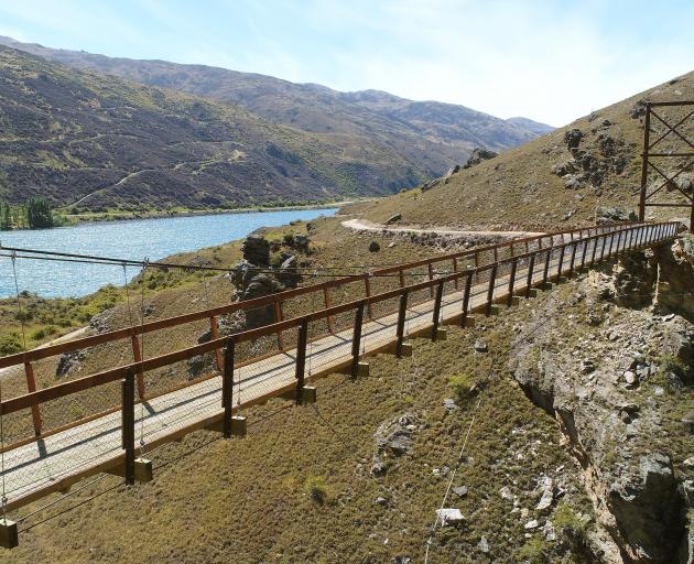 A suspension bridge spans a ravine on the Cromwell Gorge cycle trail.