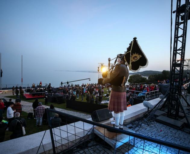 Australians and New Zealanders attend the ANZAC Dawn service at Anzac Cove in commemoration of the 107th anniversary of Canakkale Land Battles on Gallipoli Peninsula. Photo: Getty Images