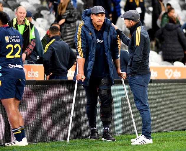 Highlanders coach Tony Brown talks to injured Shannon Frizell after the win. Photo: Getty Images 