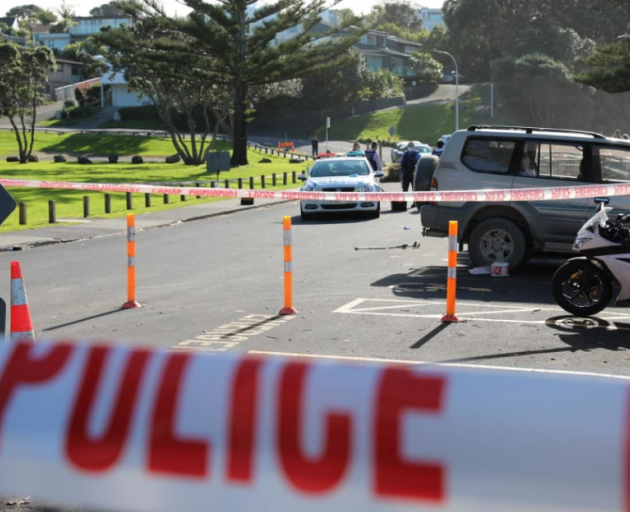 A police cordon after an incident at Murrays Bay on the North Shore on 23 June 2022. Photo: RNZ