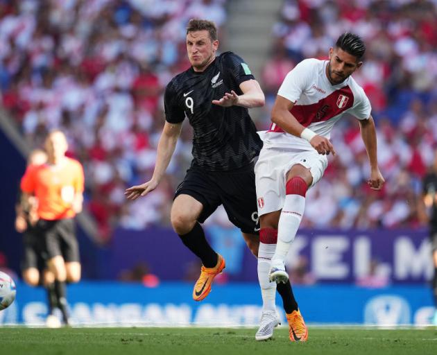 Chris Wood of New Zealand battles for possession with Peru's Carlos Zambrano. Photo: Getty Images  