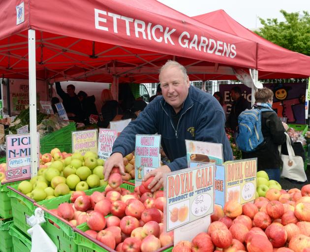 John Preedy (right) helps KiwiHarvest driver Allan Croad load fresh fruit for distribution to...