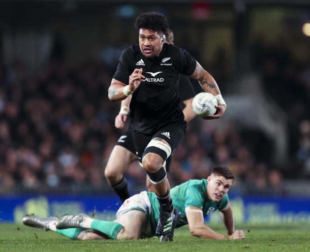 Ardie Savea puts his foot down on his way to the try line. Photo: Getty Images