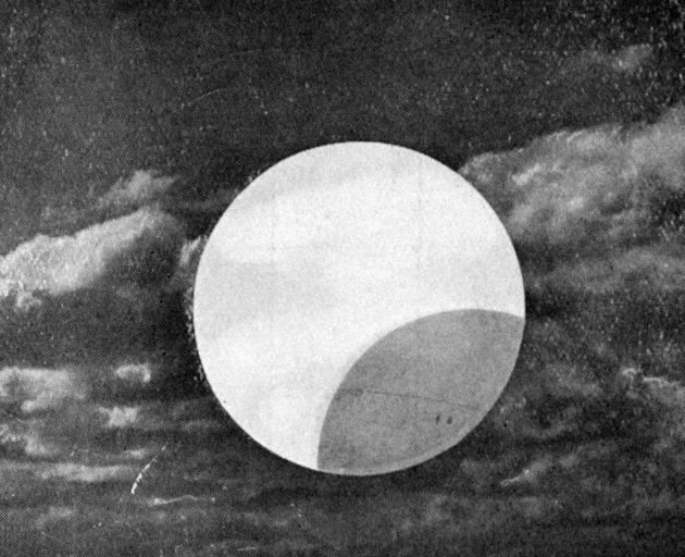 The partial eclipse of September 21, 1922, seen from Sunshine, Andersons Bay at 5:36 p.m.. —...