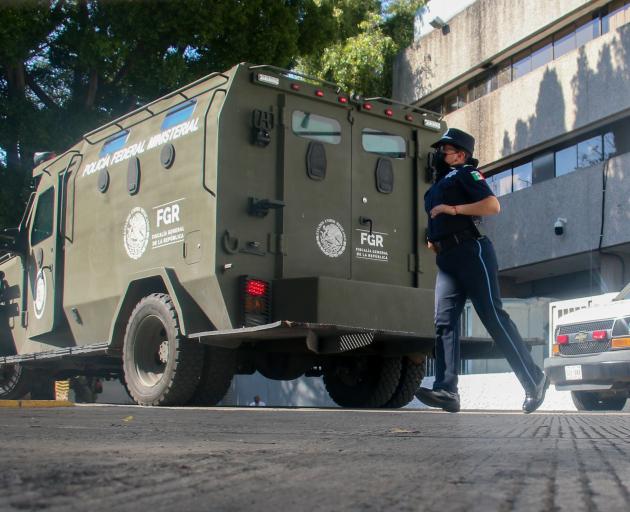 Federal forces take security measures around the Special Prosecutor's Office during the departure...