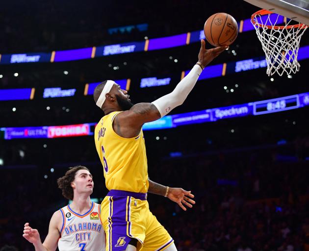 King' James breaks NBA's all-time scorer record - Thu, February 9