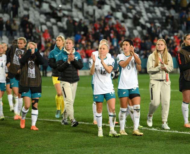New Zealand players applaud their fans. PHOTO: GETTY IMAGES