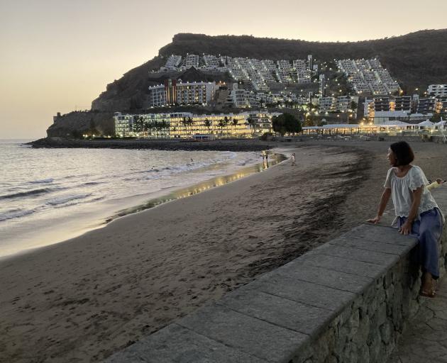 Playa del Cura at dusk.