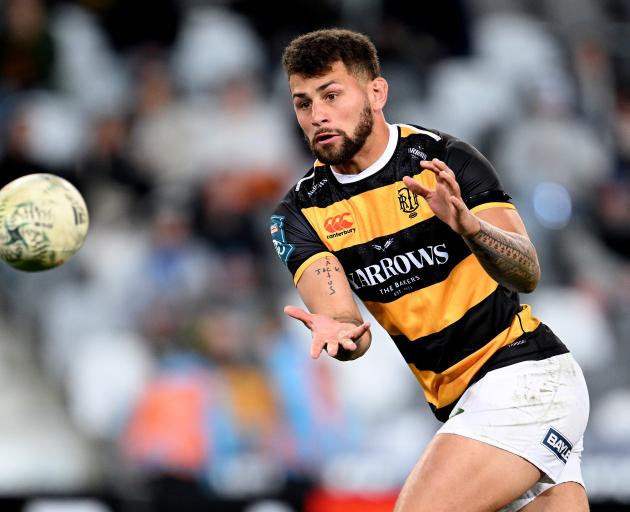 Taranaki outside back Jacob Ratumaitavuki-Kneepkens is joining the Highlanders.